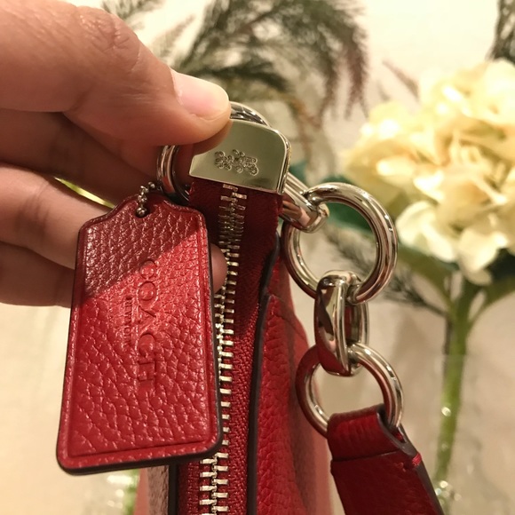 ❌SOLD❌Coach Chelsea 32 HOBO, Red Currant - Picture 5 of 5